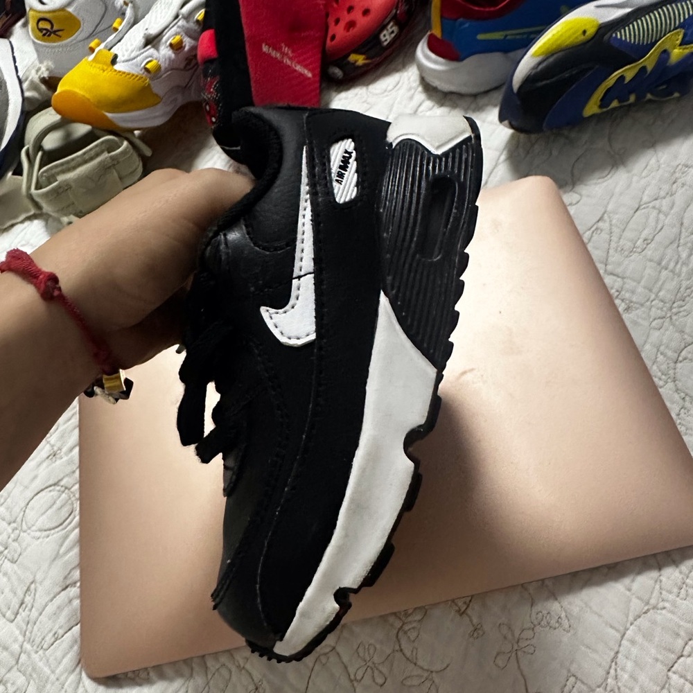 Nike Black and White Sneakers 8c